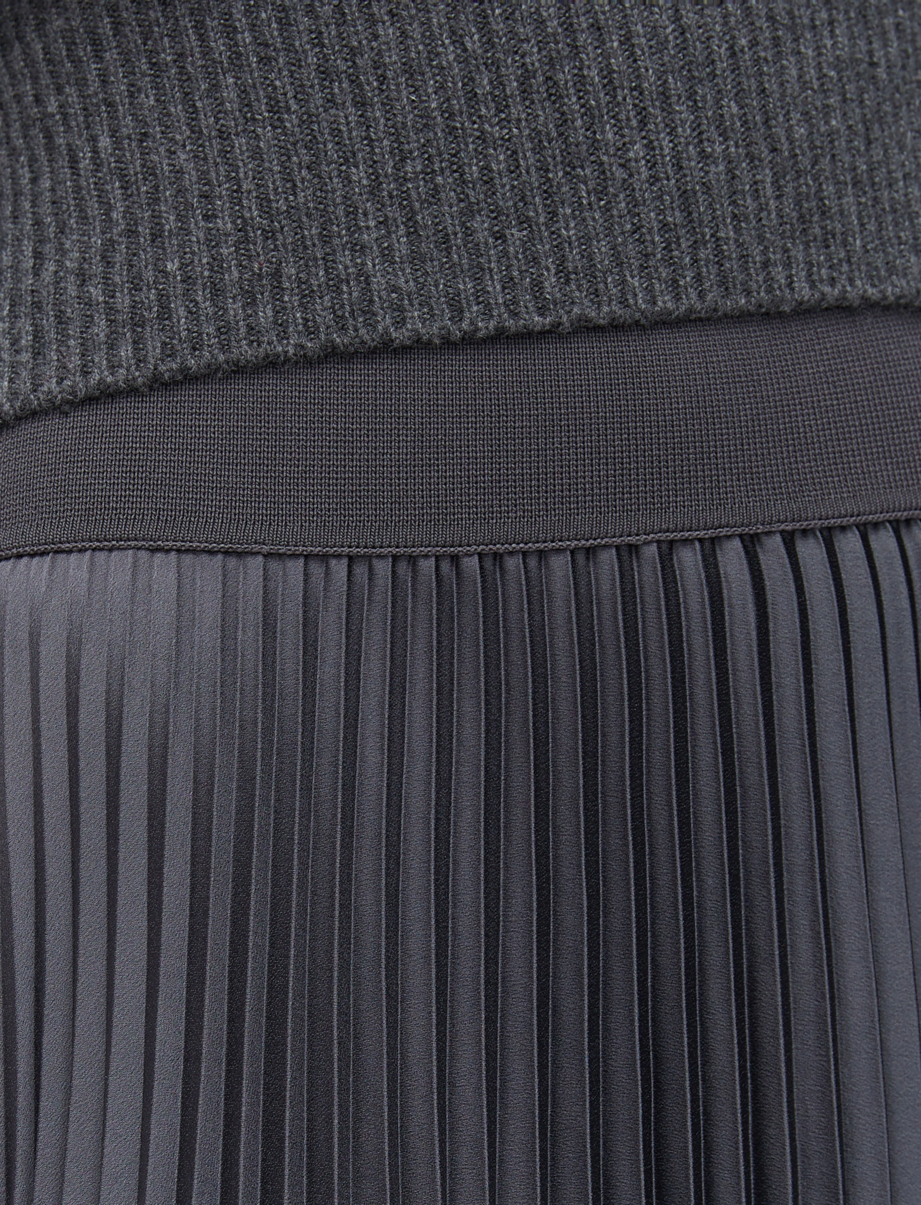 Seamless Stitch Construction Ade Knit Weave Pliss Skirt