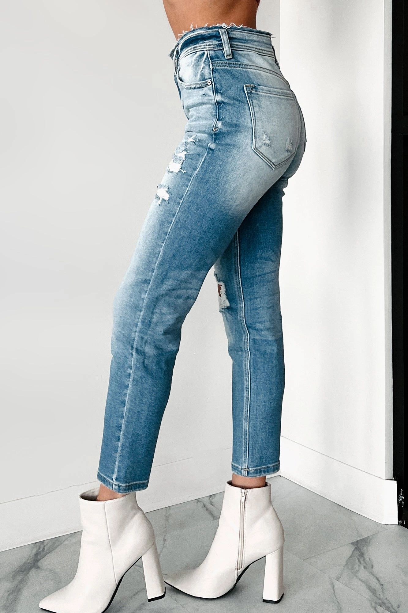 All Round Wear Functional Fit Andreas High Rise Distressed Kancan Mom Jeans (Light)