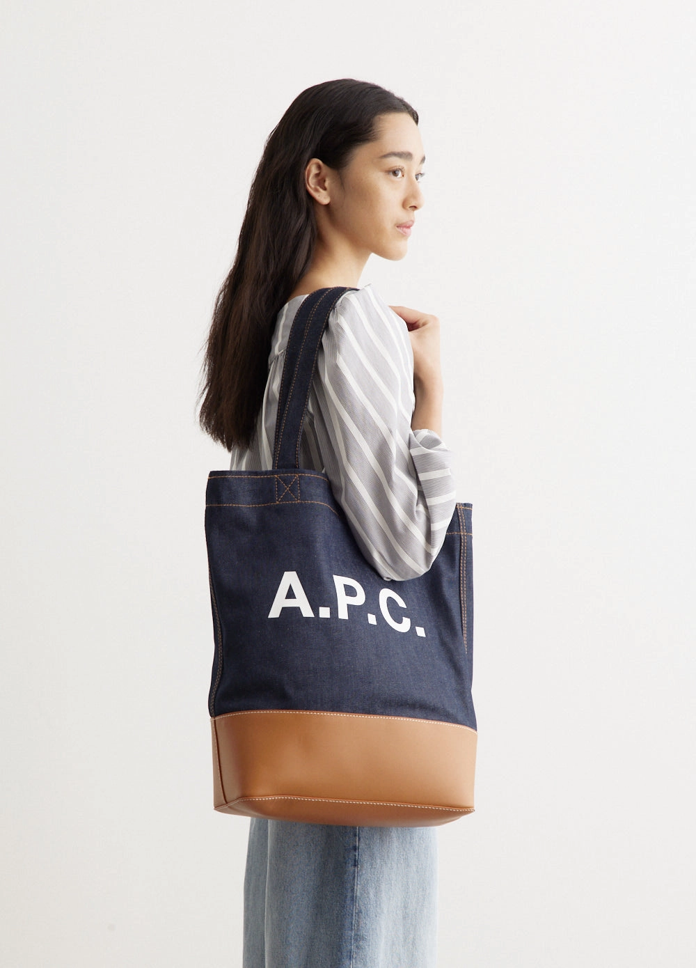 Street Fashion Parent Style Axel Tote