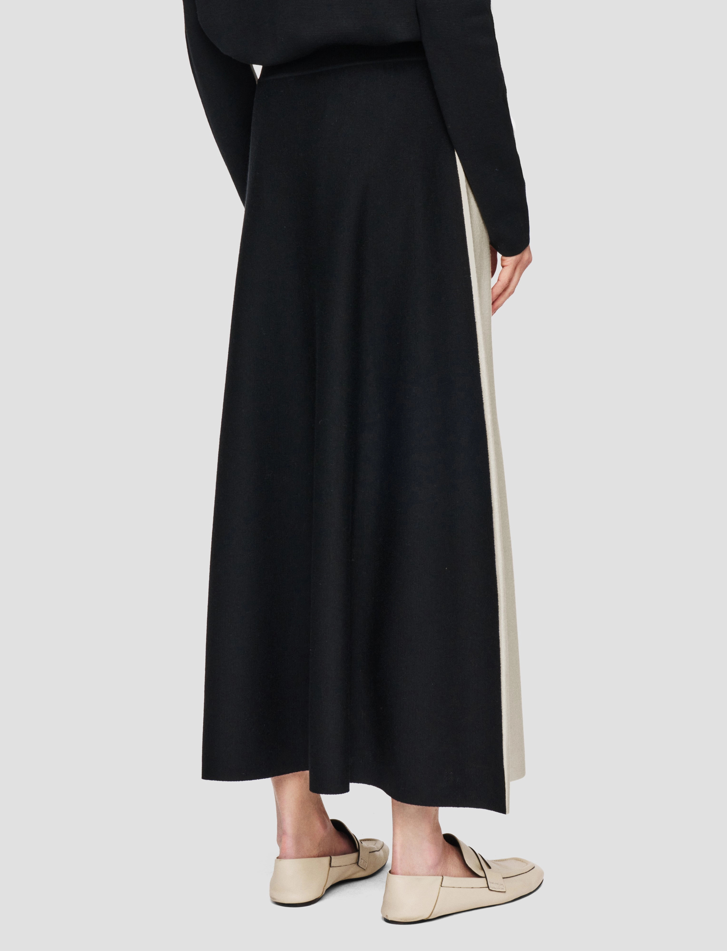 Bi-Colour Knit Skirt Seam Free