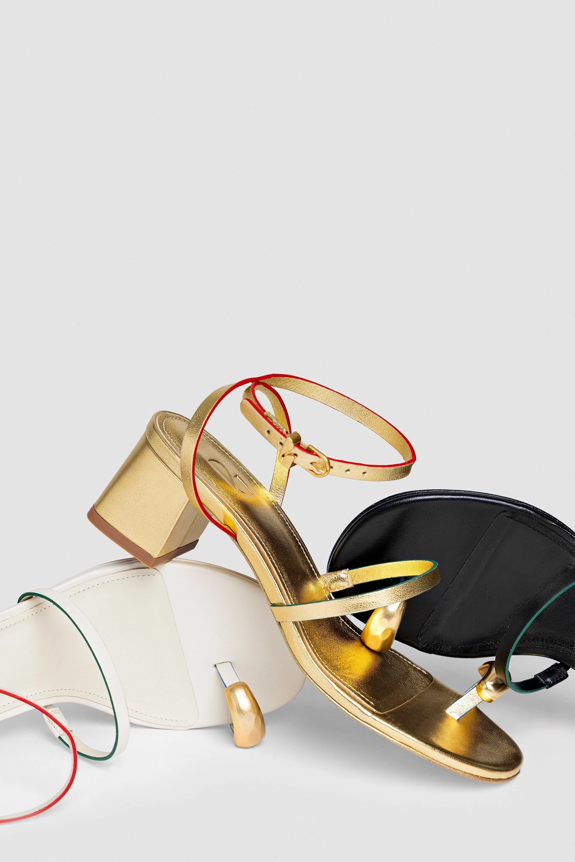 Sporty Flats Sandal Clasps Biarritz Block In Gold Metallic Leather