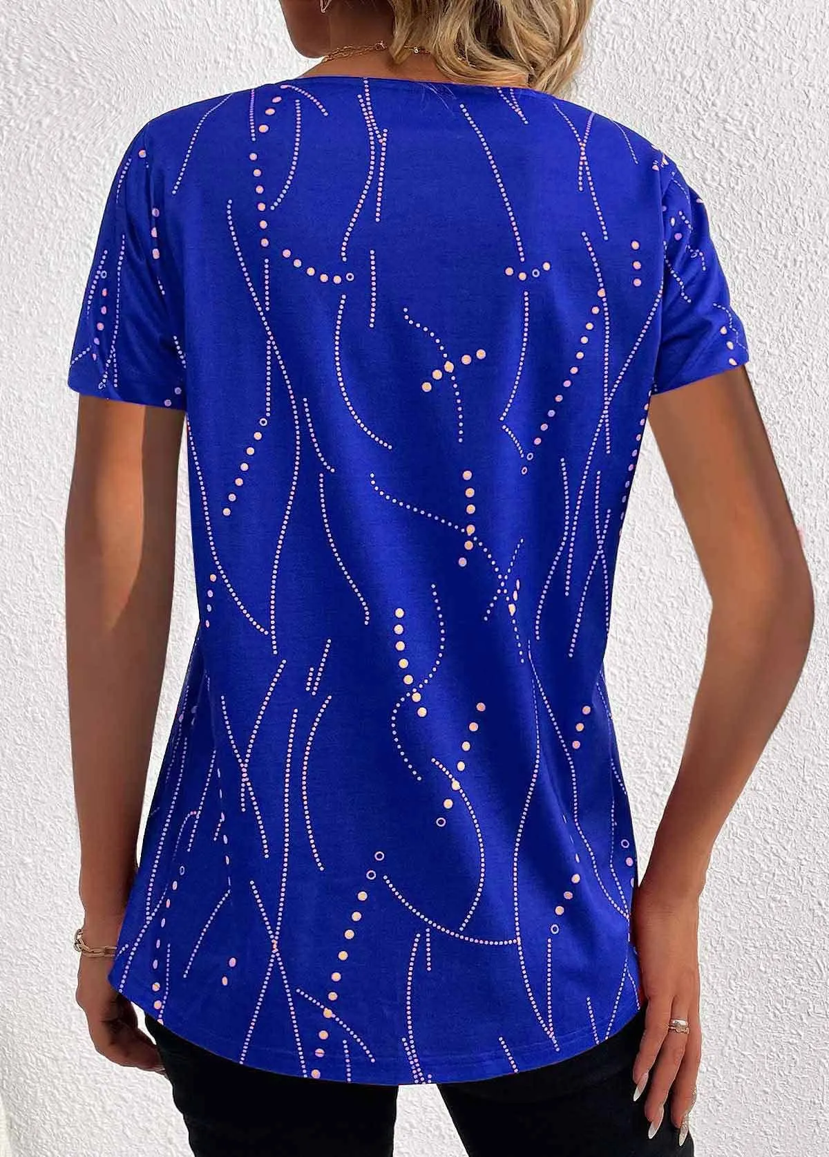 BUTTON DOT V-NECK SHORT-SLEEVED BLOUSE_CWTBLS0939 Resilient Fabric Blend