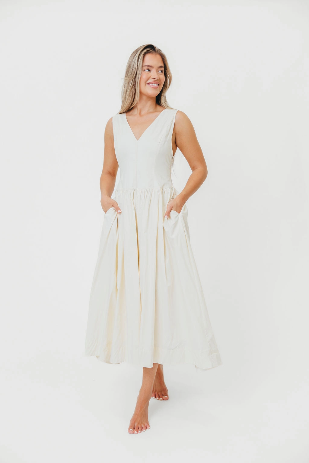 Pink Glow Open-back Cece 100% Cotton Bow Detail Woven Maxi Dress in Off-White
