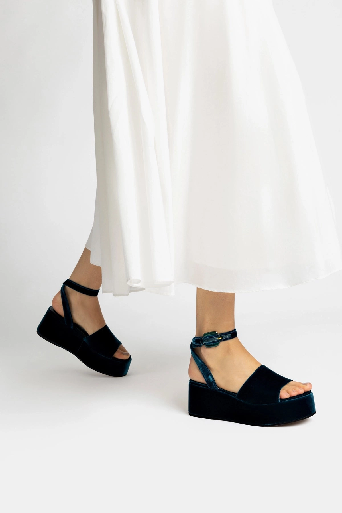Air Flow Social Walk Charli Flatform Sandal In Deepsea Velvet
