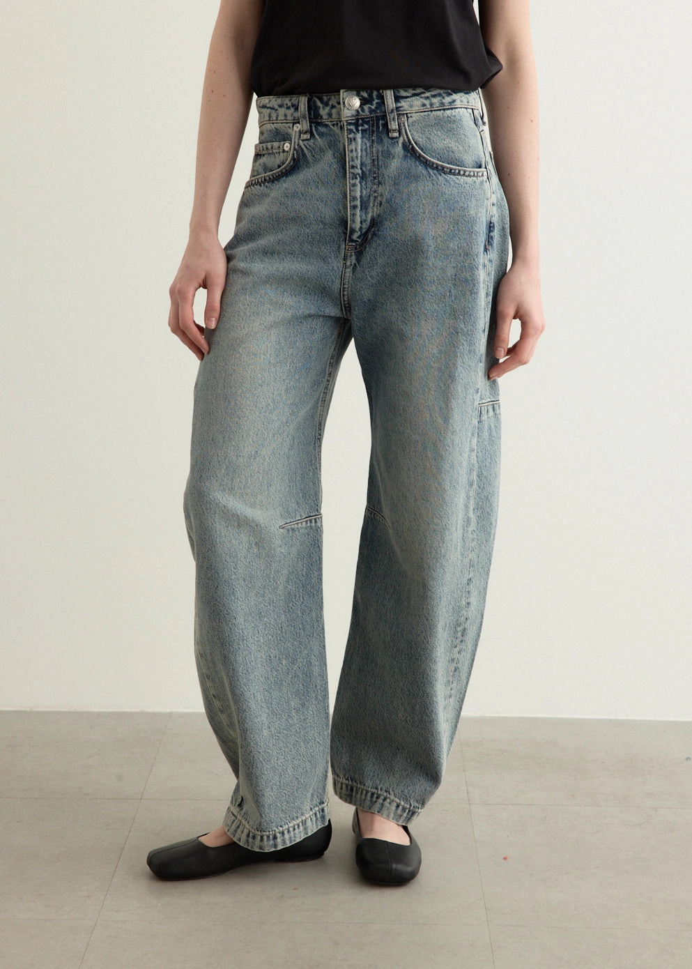 Classic Five Pocket Design Charlie High-Rise Barrel Jeans