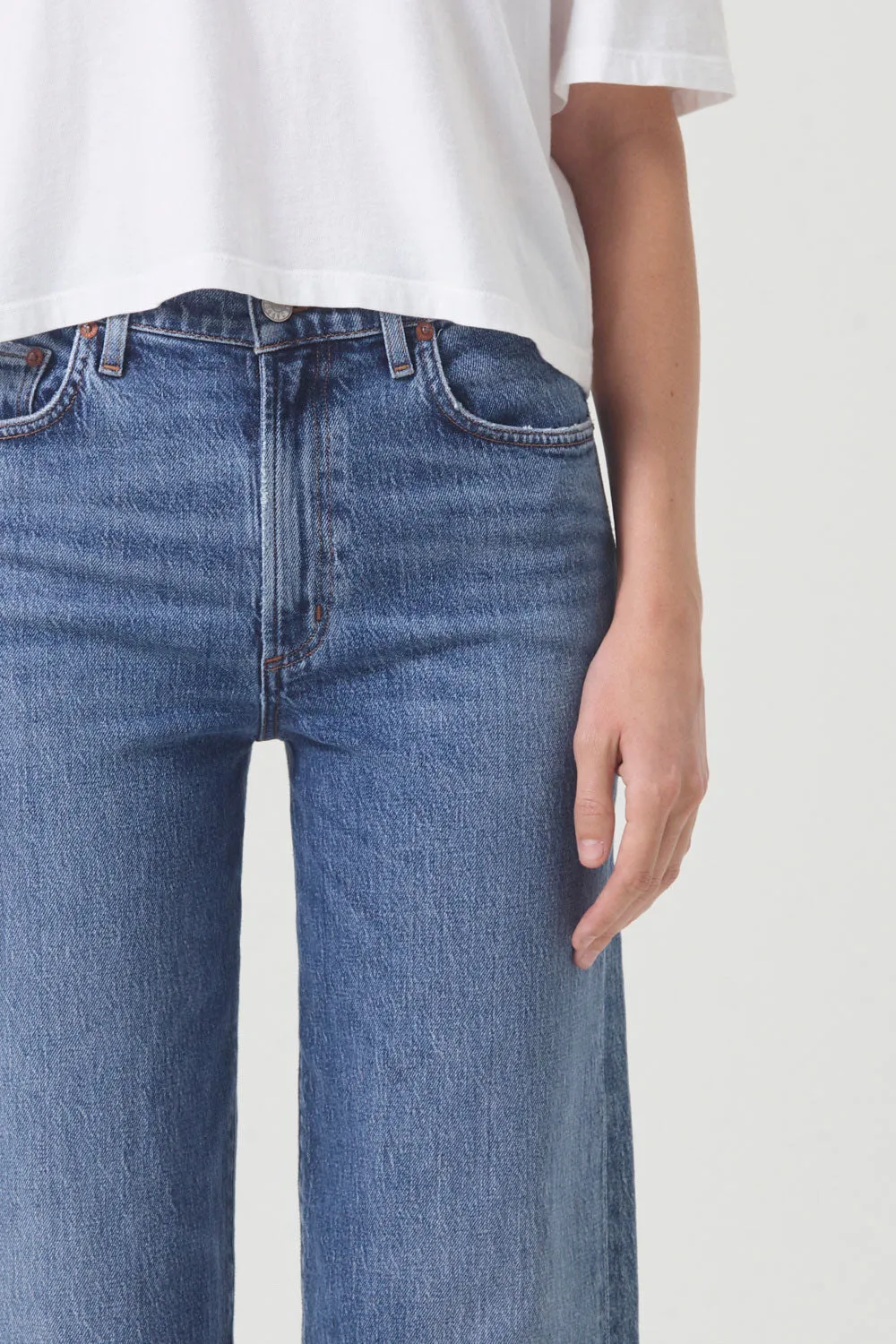 Relaxed Vibe Lightweight Flex Harper Crop Jean