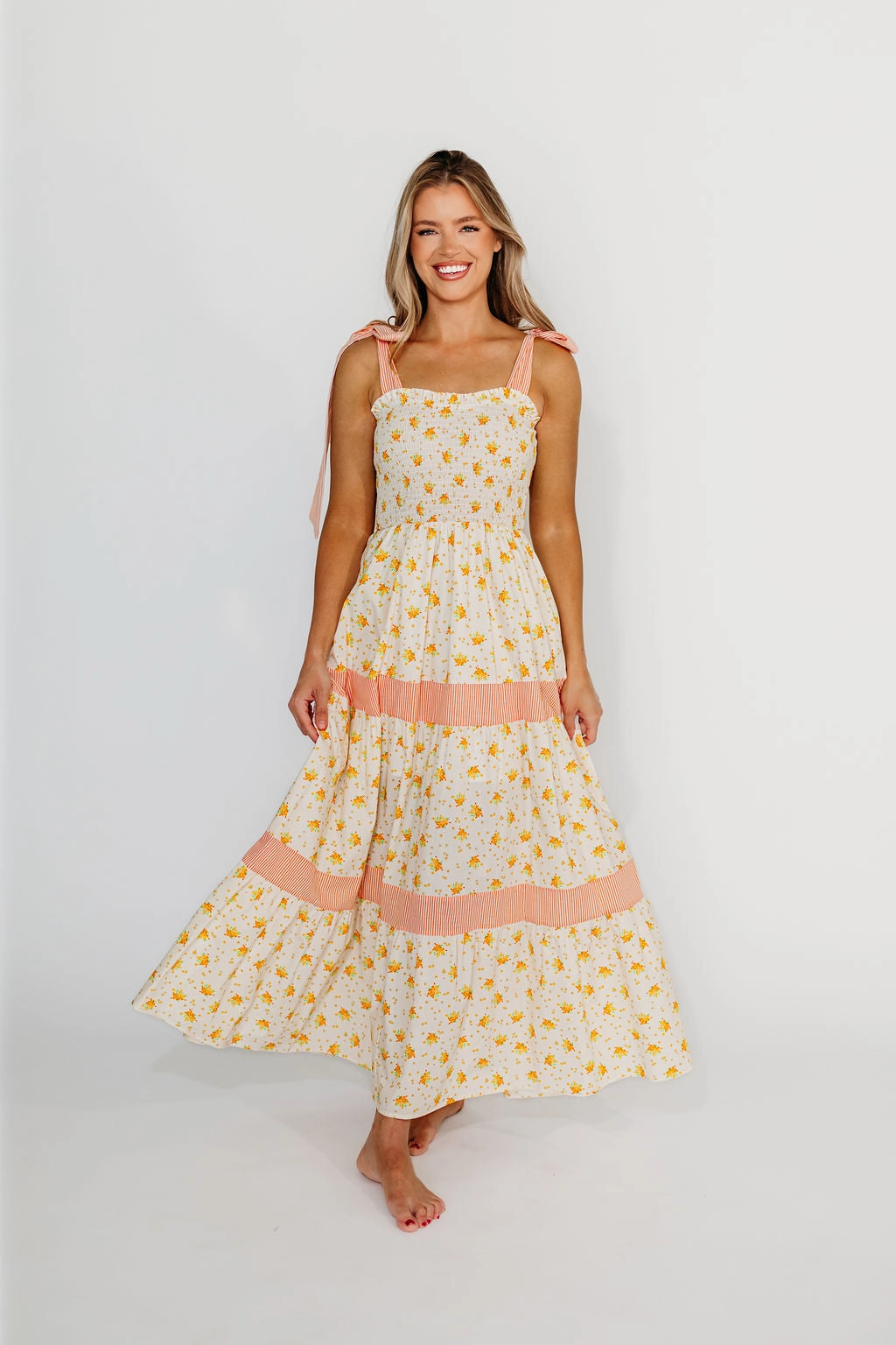 Vida Floral Maxi Dress in White/Orange Polished Wear Stylish Layer