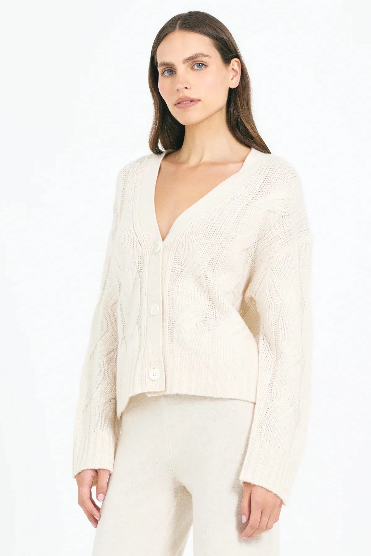 Aster Cable Cashmere Cardigan Relaxed Comfort Fashionable Knit