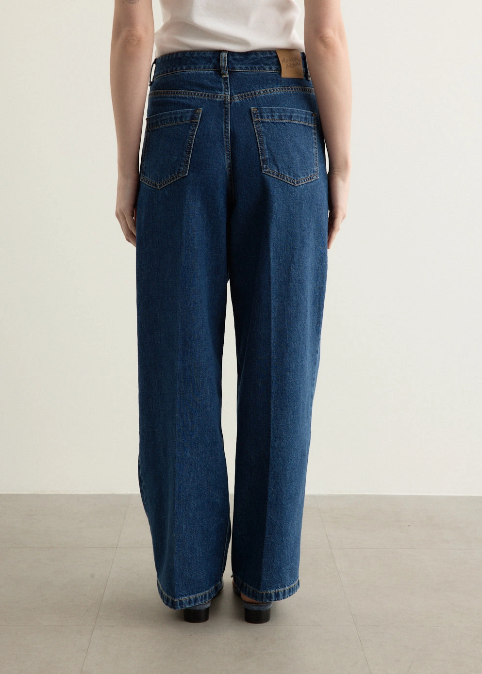 Pleated Jeans Non Restrictive Thigh