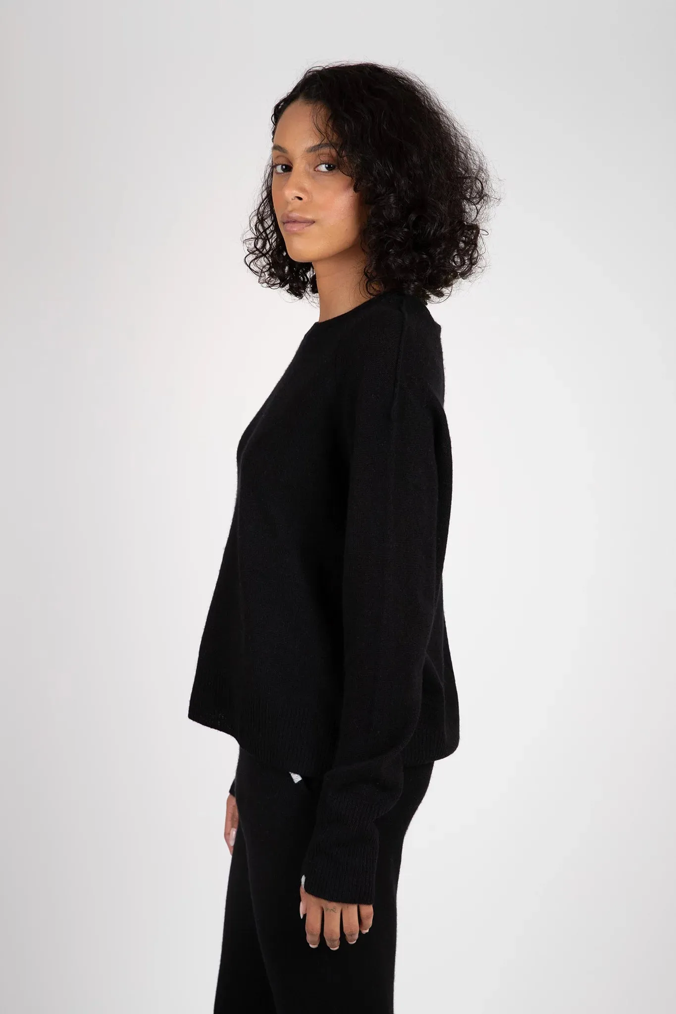 Sloane Cashmere Pullover Seasonal Must-Have Soft Knit Design