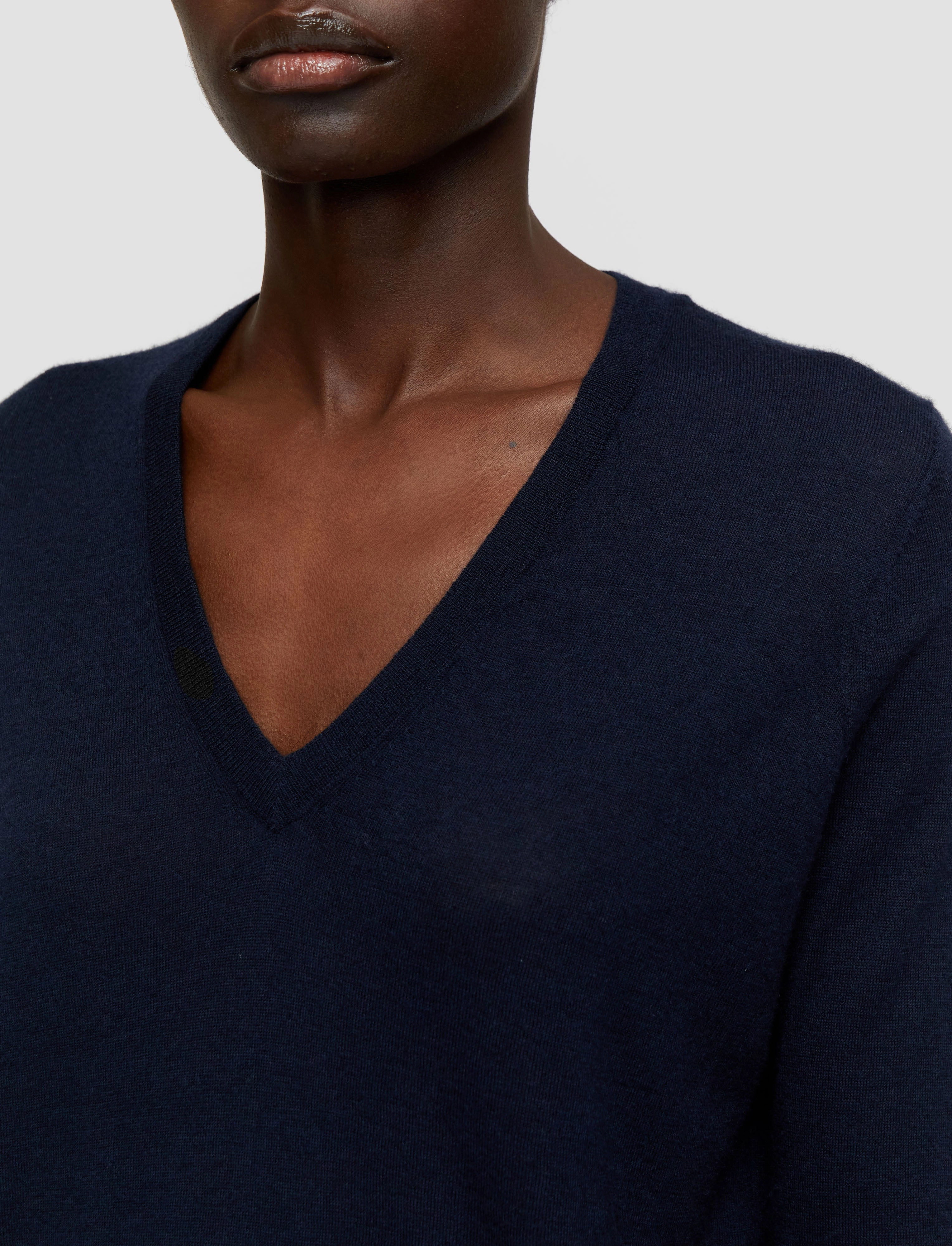 Timeless Look Lightweight Material Cashair V Neck Jumper