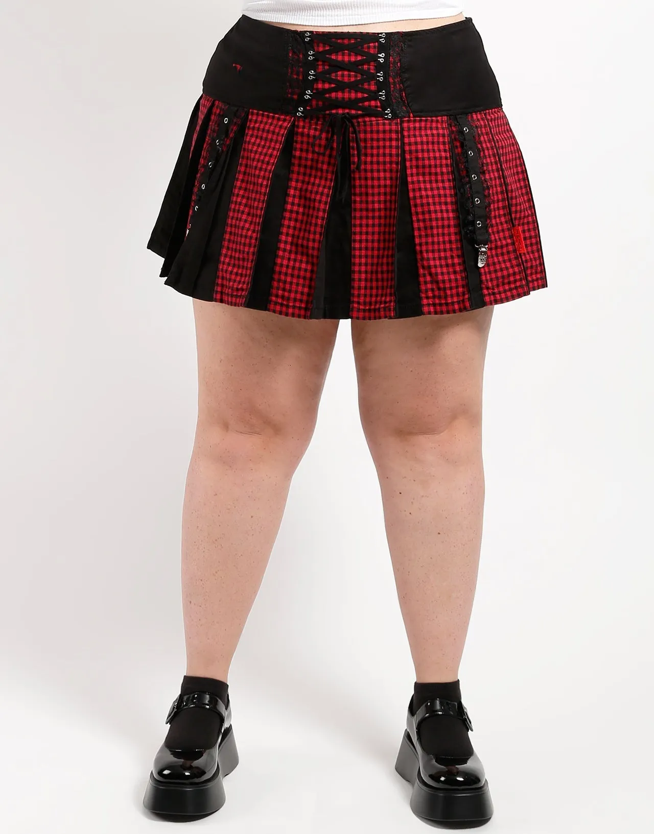 CURVE BO PEEP PLEATED GARTER SKIRT RED Sleek Design QuickReleaseBuckle