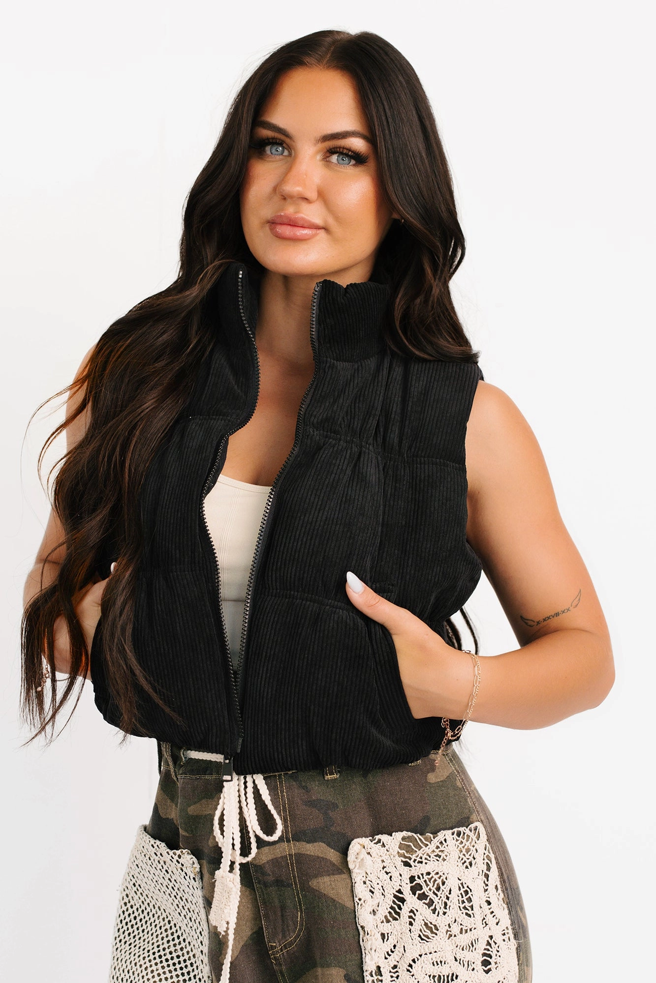 Bonded Seam Construction Deep Connections Corduroy Puffer Vest (Black)