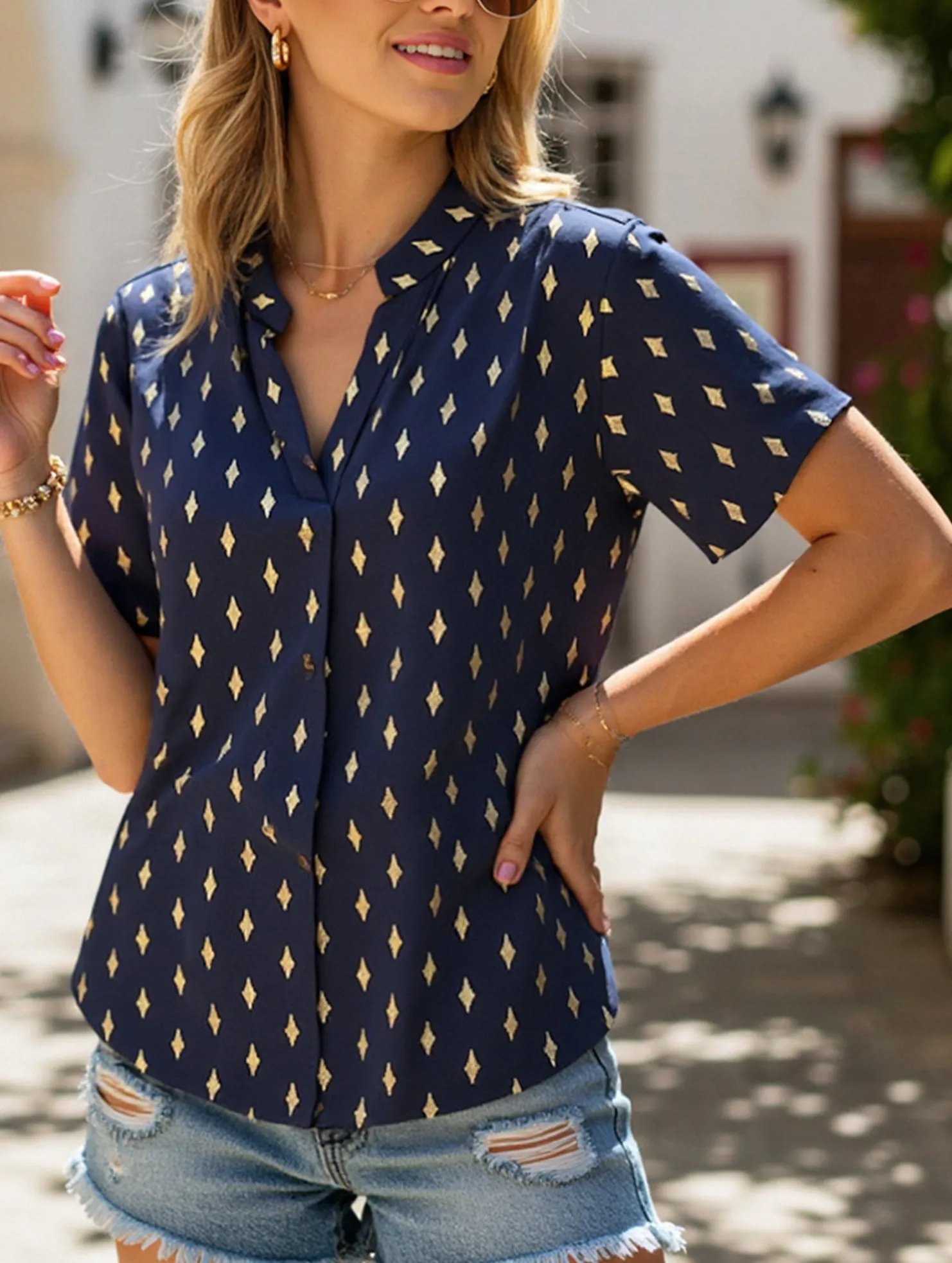 Chic and Cozy Diamond Bronzing Shirt ??Elegant Shine for Special Moments