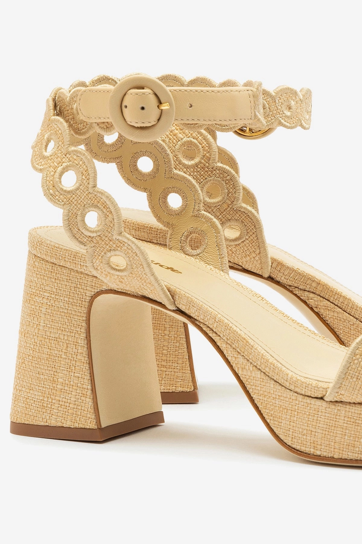 Chic Vacation Sandals Relax Comfort Fit Dolly Broderie Low Sandal In Beige Raffia