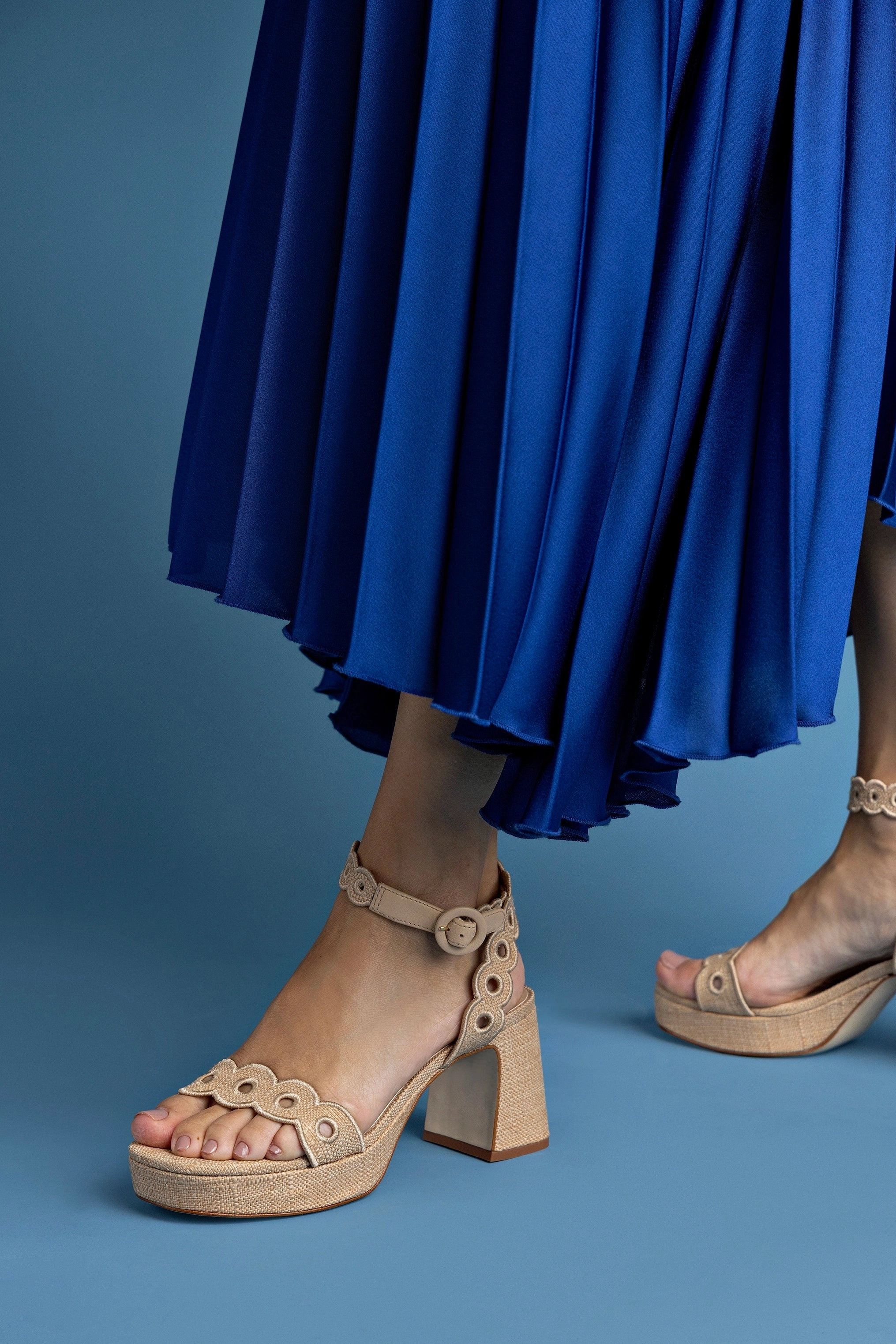 Dolly Broderie Low Sandal In Beige Raffia Padded