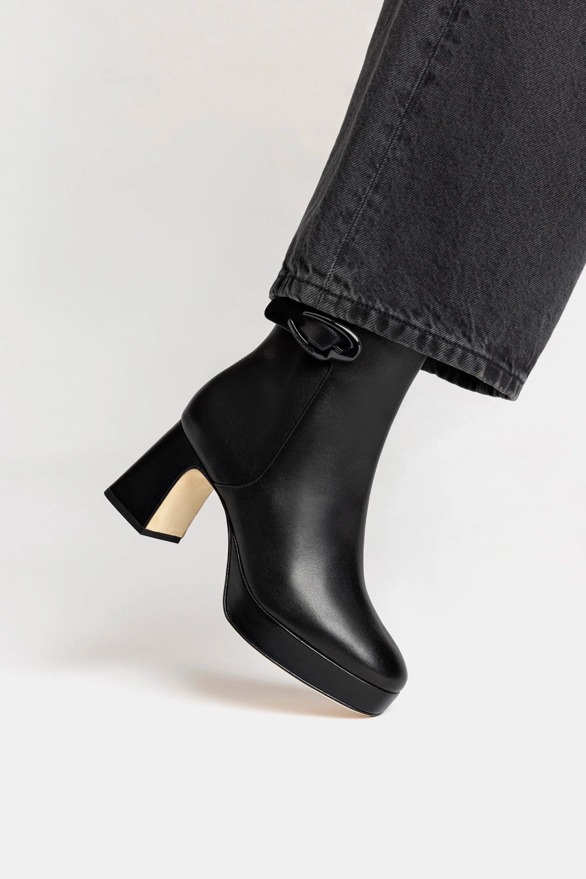 Dolly Verona Low Boot In Black Leather City Trek