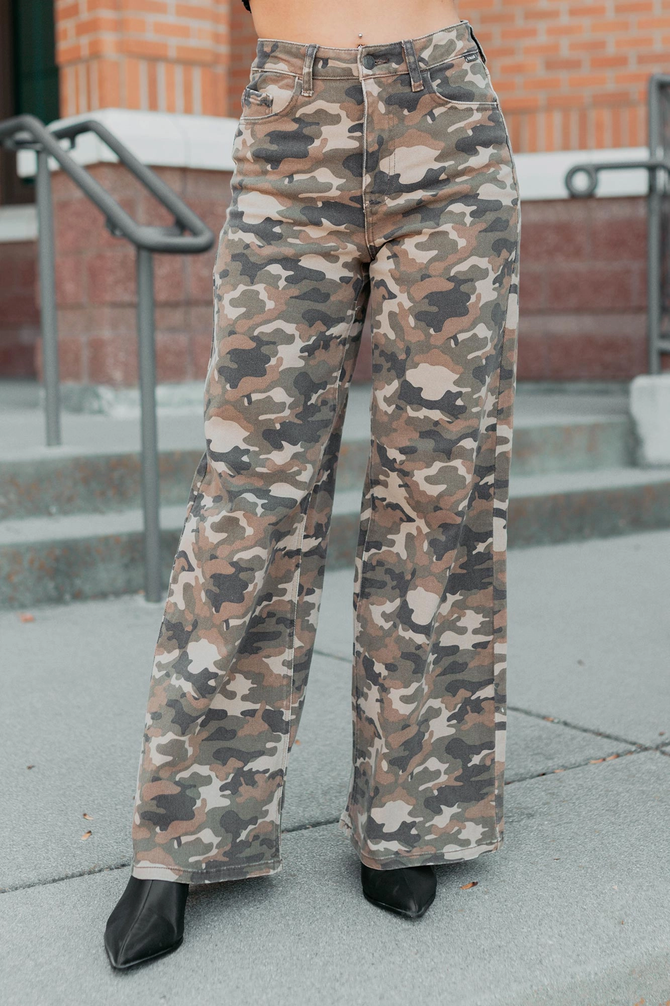 Quick Dry Weave Technology Douglas High Rise Wide Leg Cello Jeans (Camo)