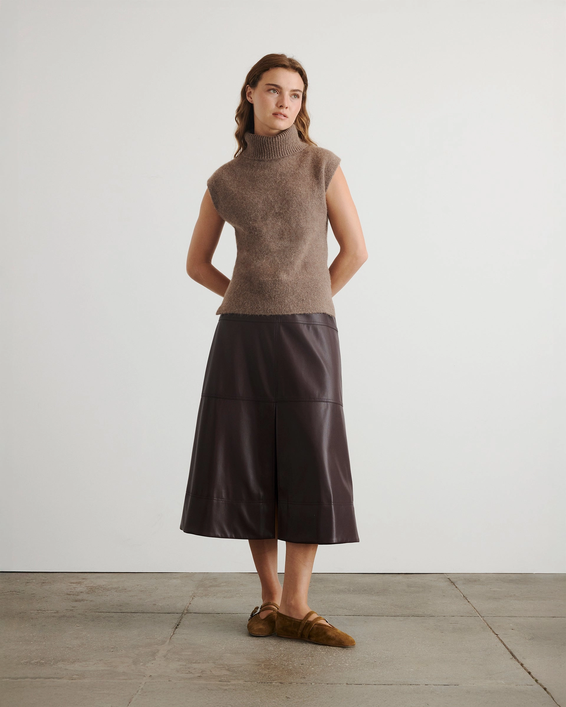 Aaron Sweater Vest Laidback Mood Ribbed Hemline