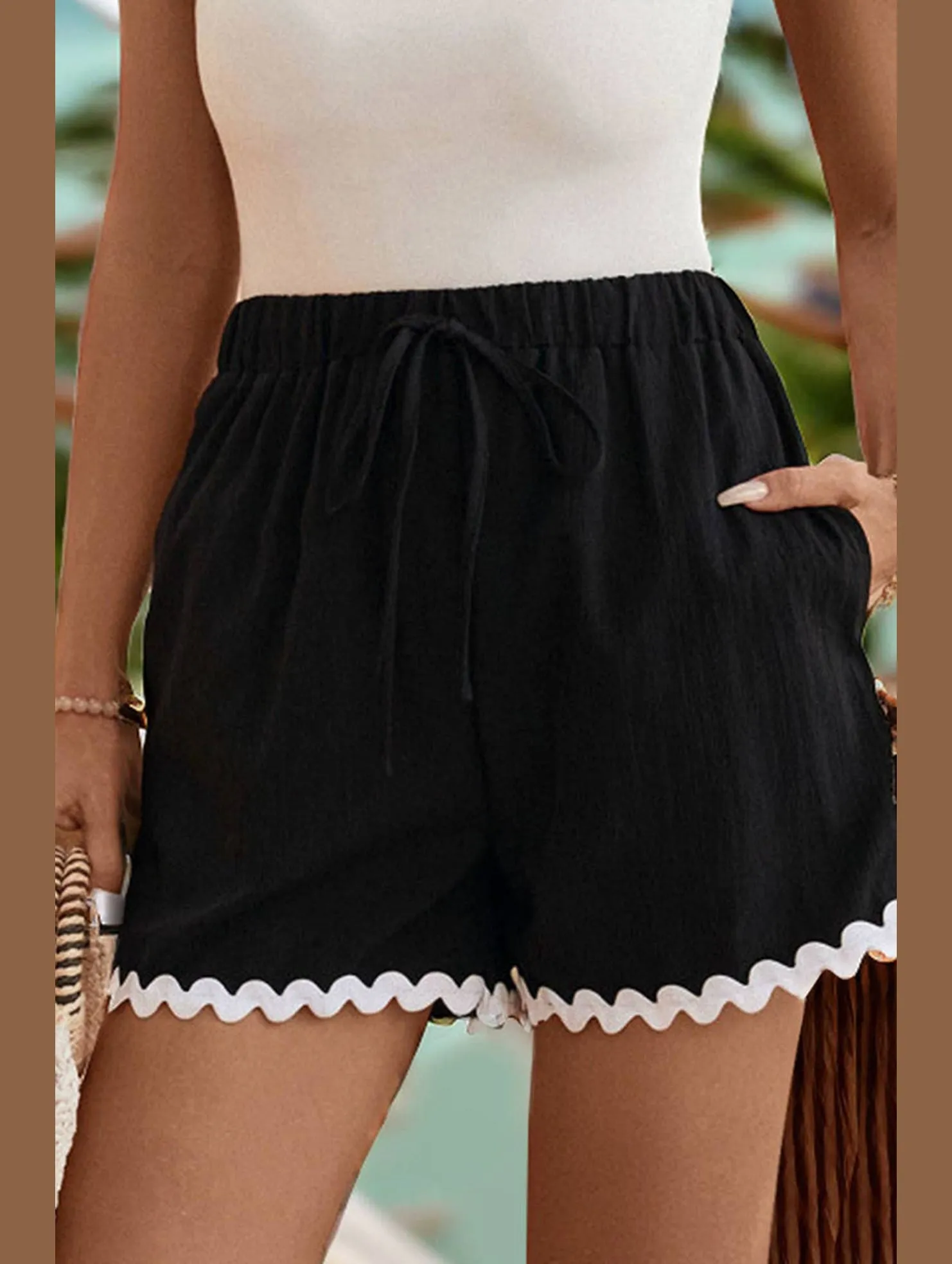 Active Layer CONTRAST COLOR LACE CASUAL ELASTIC SHORTS_CWBSP0268