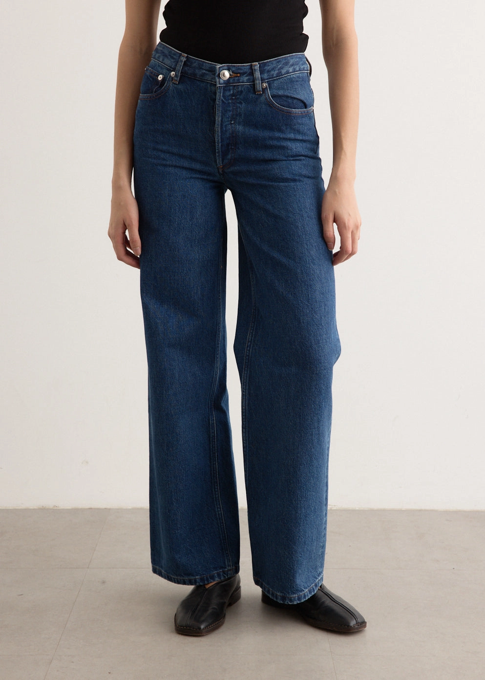 Simple Wear Minimalist Traveler Gear Bold Look Elisabeth Jeans