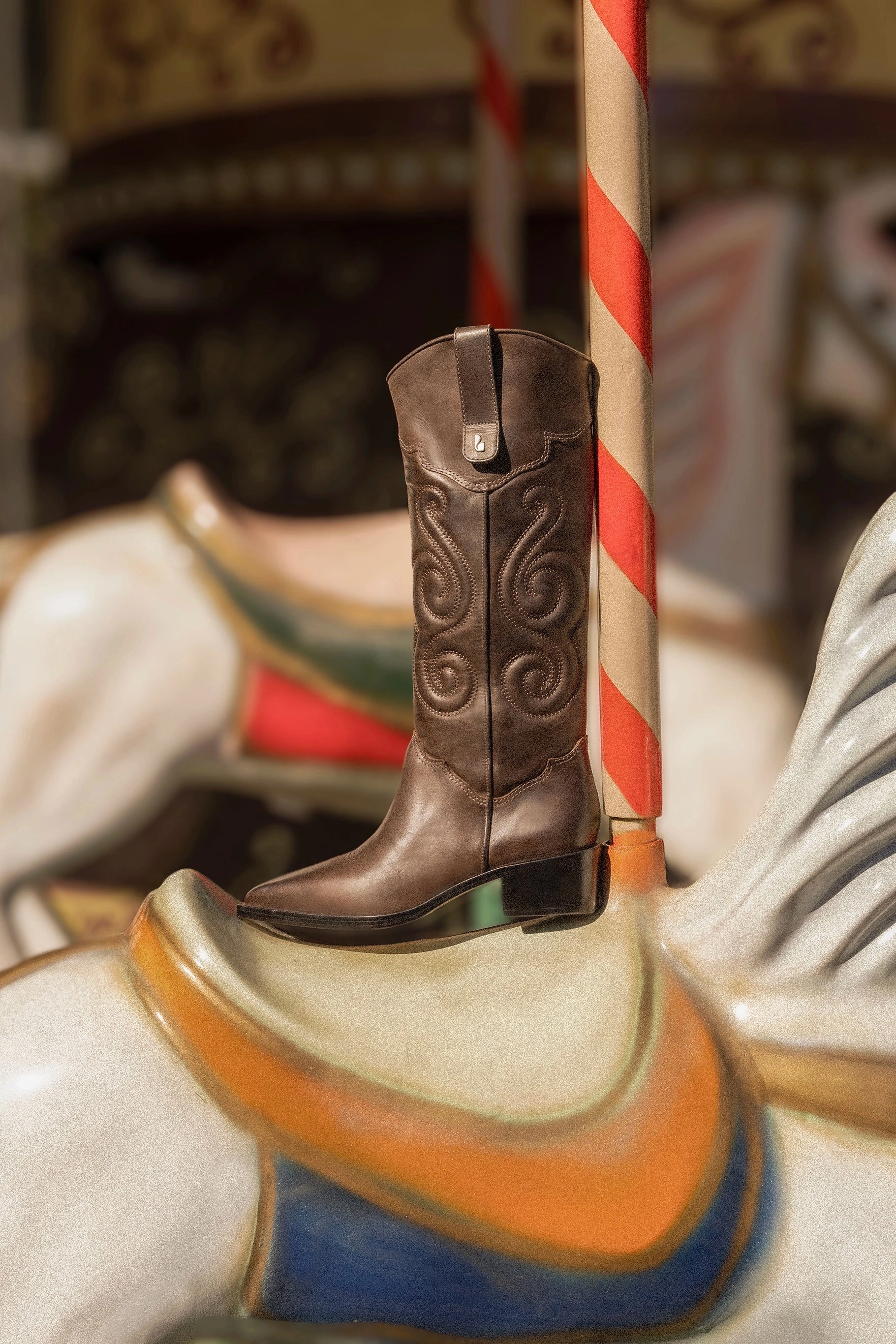 Paloma Boot In Brown Shadow Leather Support frame Stable Support Morning Walk