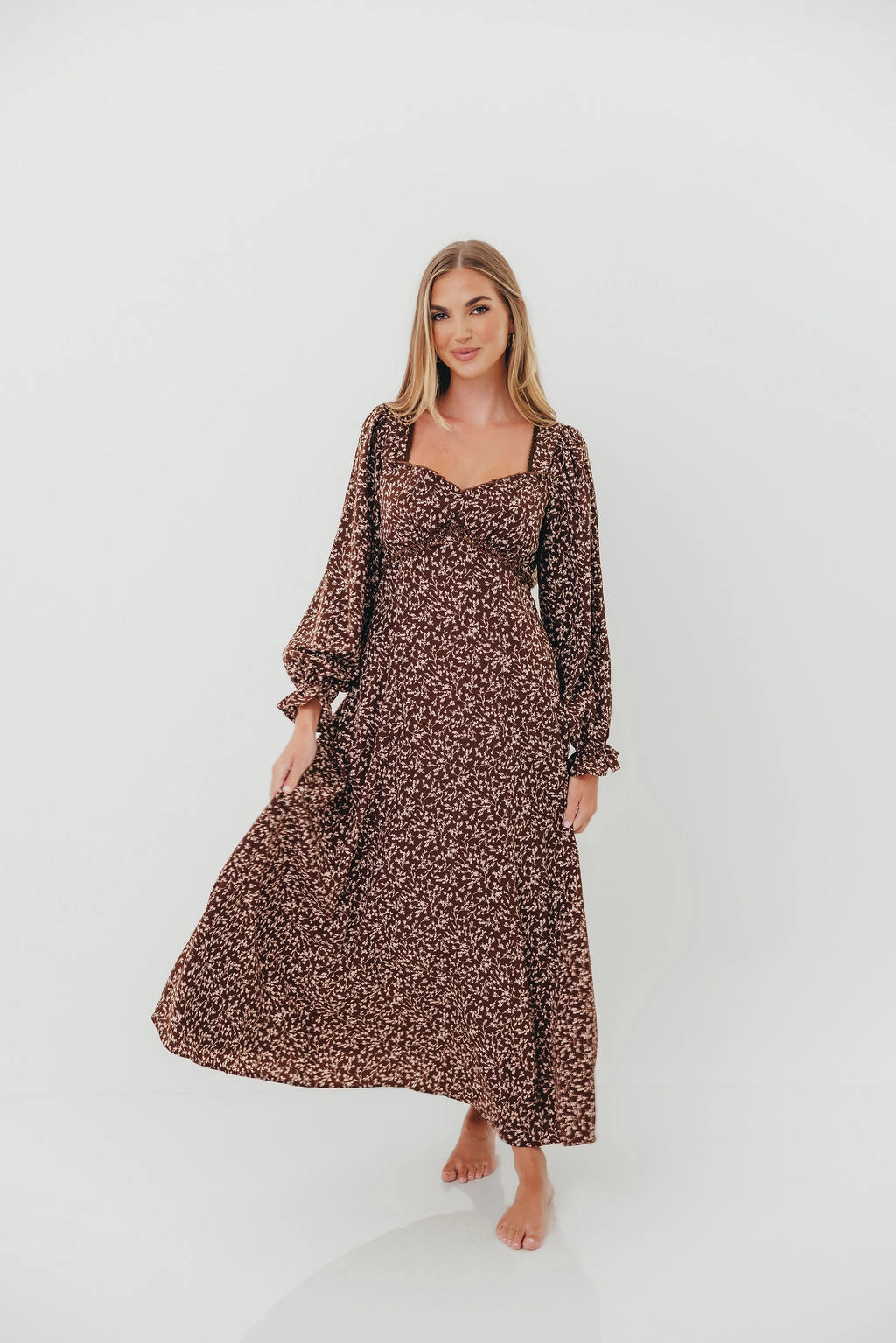 Travel Vibe Clasp-Closure Erin Floral Maxi Dress in Mocha