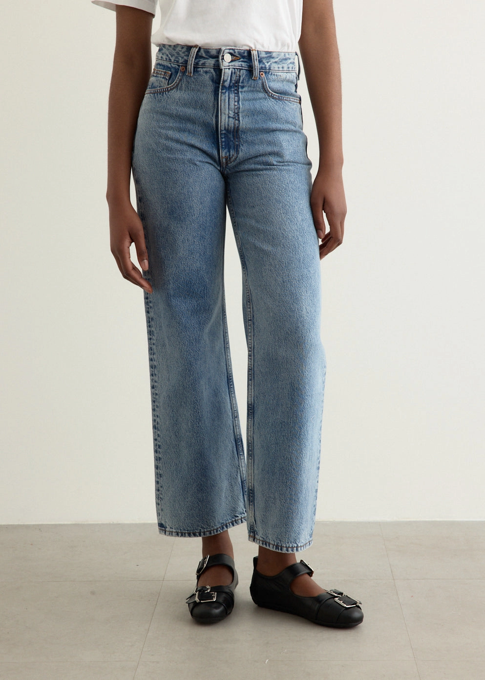 Neutral Mood Balanced Piece 5 Pockets Jeans