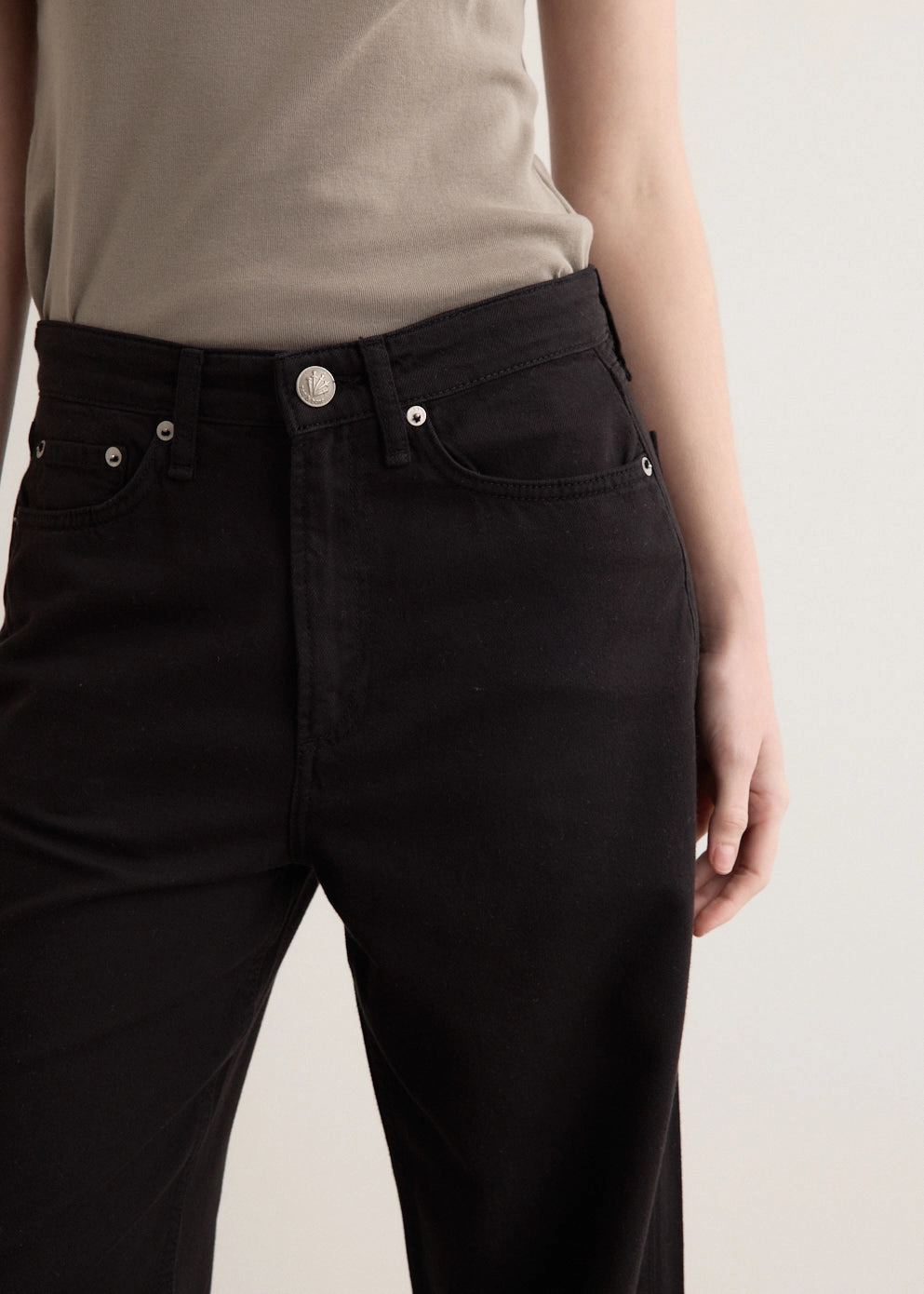 Featherweight Logan Jeans Mood Fit