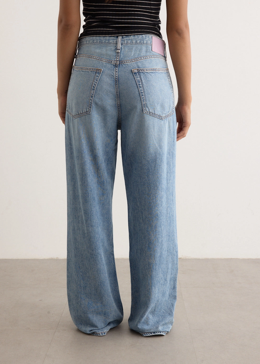 Featherweight Logan Wide Leg Jeans Outdoor Outfit