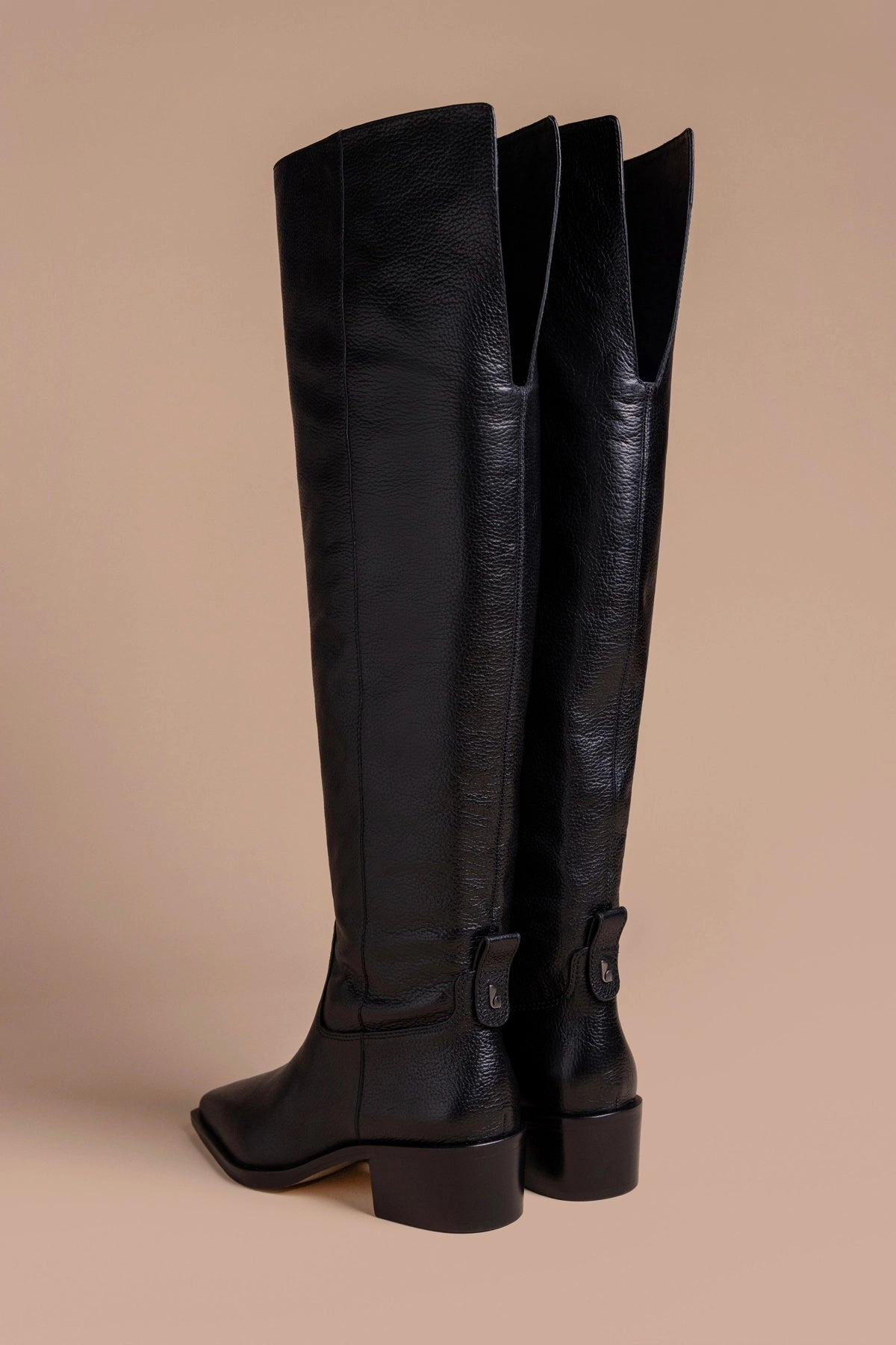 Relaxed Mood Florencia Hi Boot In Black Leather