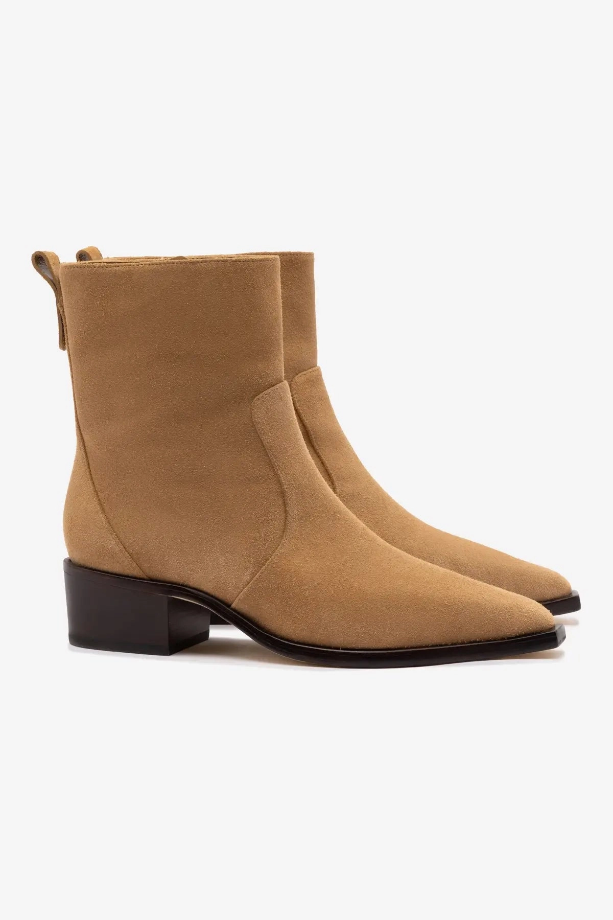 Florencia Low Boot In Peanut Suede High Traction Weekend Wanderer Retro feel