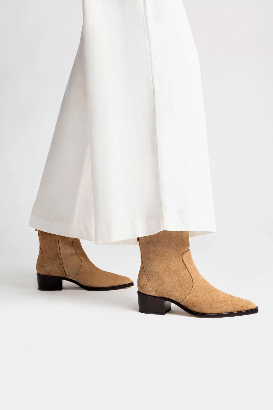 Low Rise Florencia Low Boot In Peanut Suede