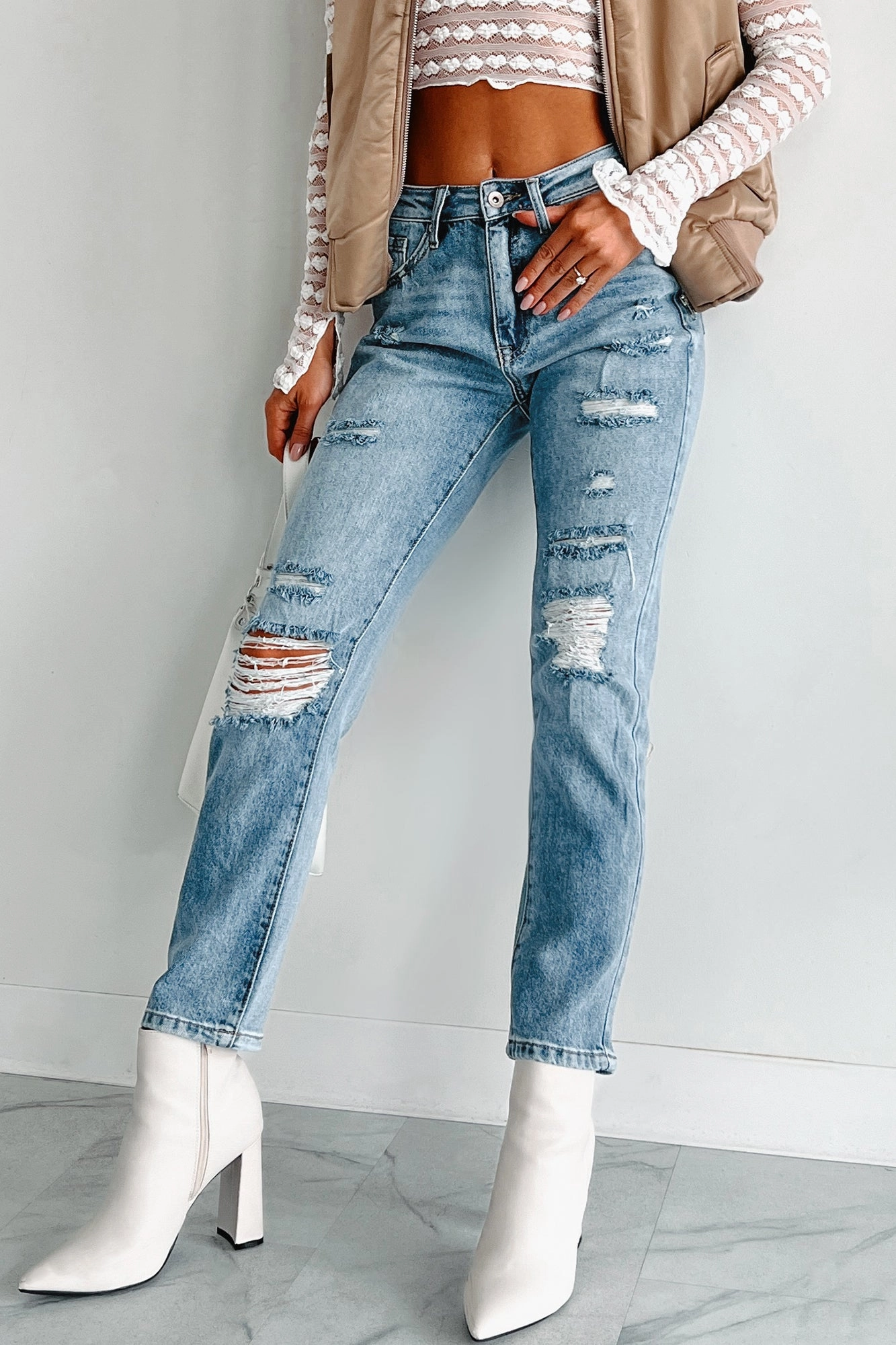 Emilio High Rise Distressed Rigid Stretch Special A Jeans (Medium Light) Easy Outfit