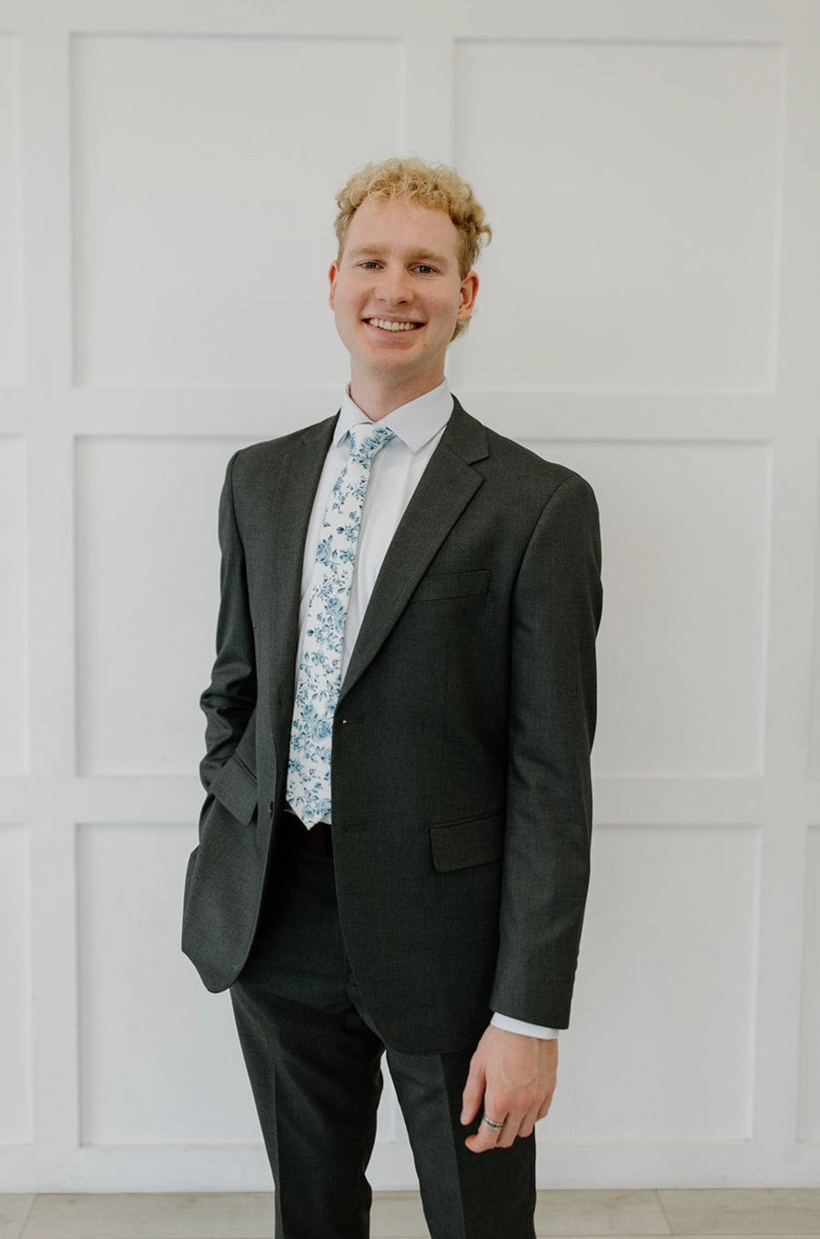 Legacy Suit Charcoal Elegant Look