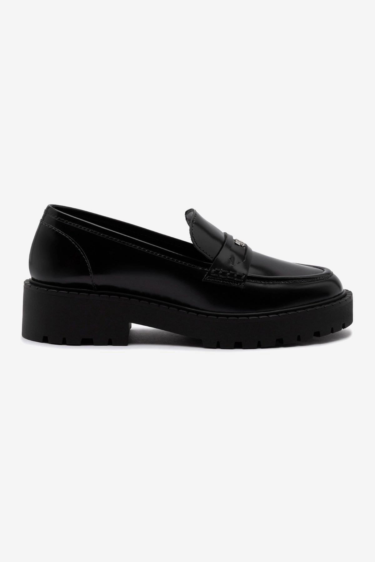 Suki Lugsole Loafer In Black Box Leather Steady Wear Stitched Detailing