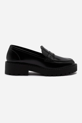 Suki Lugsole Loafer In Black Box Leather Steady Wear Stitched Detailing