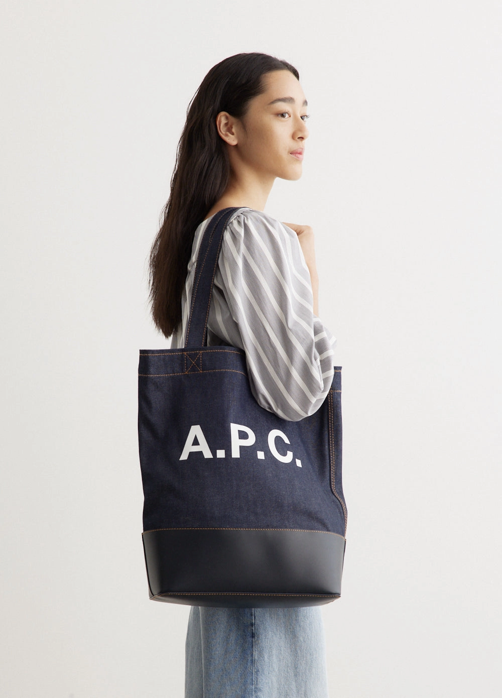 Travel Style Axel Tote