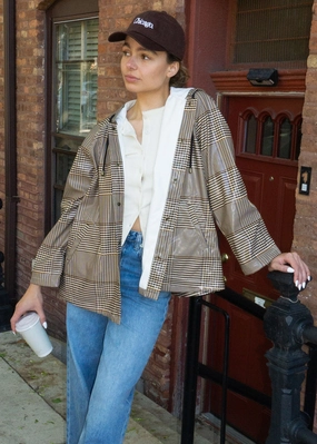 Jesse Raincoat - Houndstooth Cozy Hood Detail Mild Day Outfit