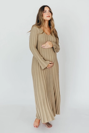 Lightweight-Layer Fashionable Layer Hadley Long Sleeve V-Neck Knit Maxi Dress in Dune