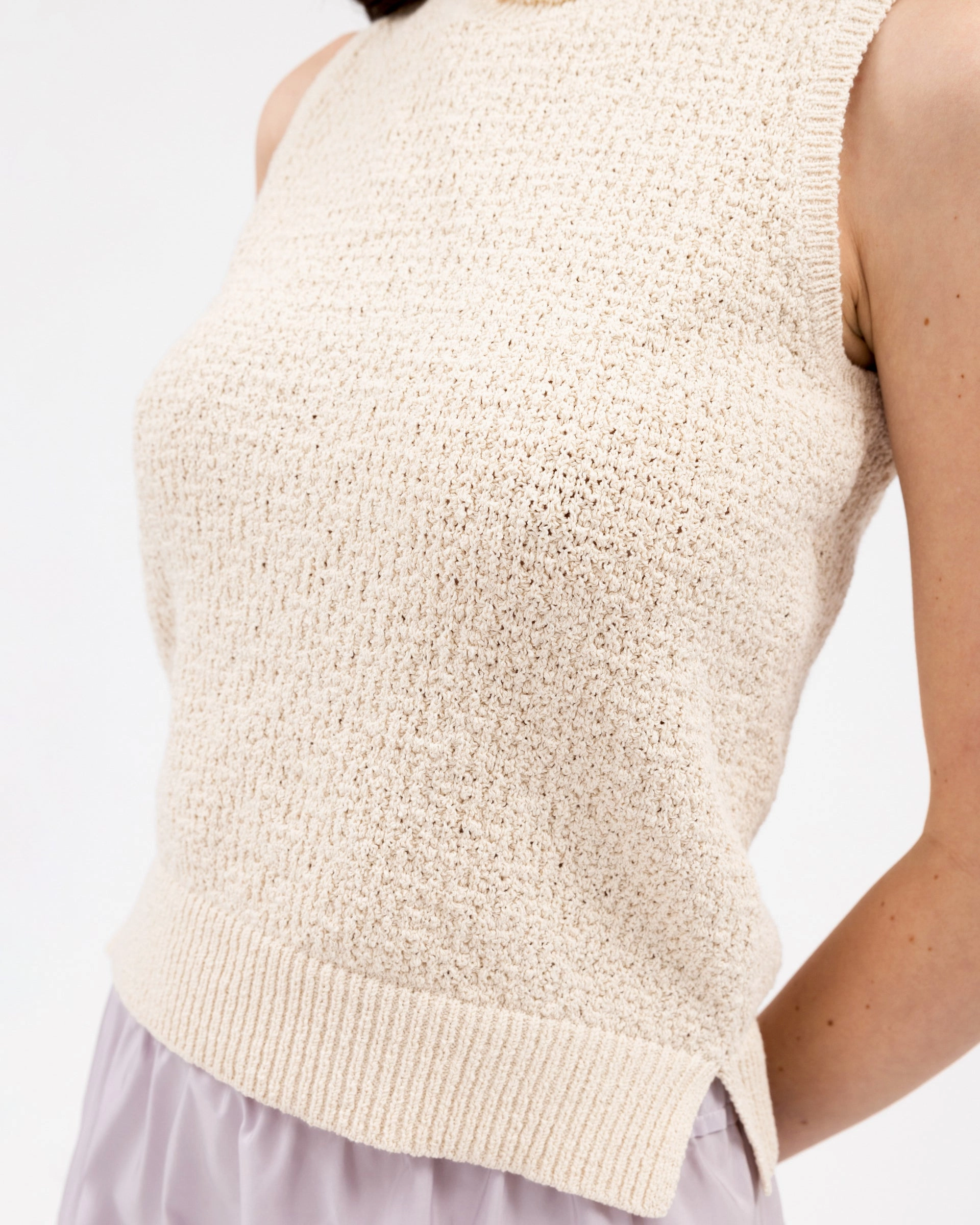 Avril Knit Ribbed Structure Overlock Edge Finish