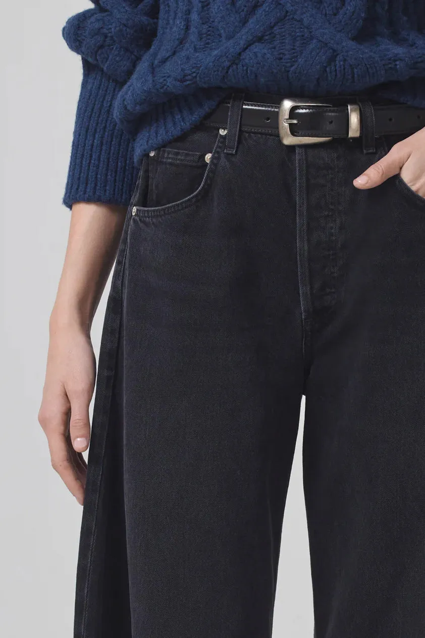 Horseshoe Jean Refined Detail Fashion friendly