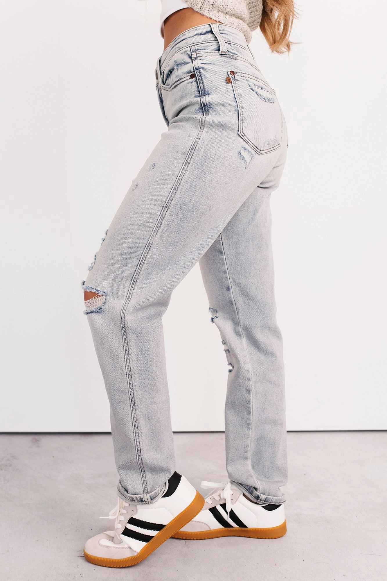 Lifestyle Piece Meadow Mid Rise Judy Blue Boyfriend Jeans (Light)