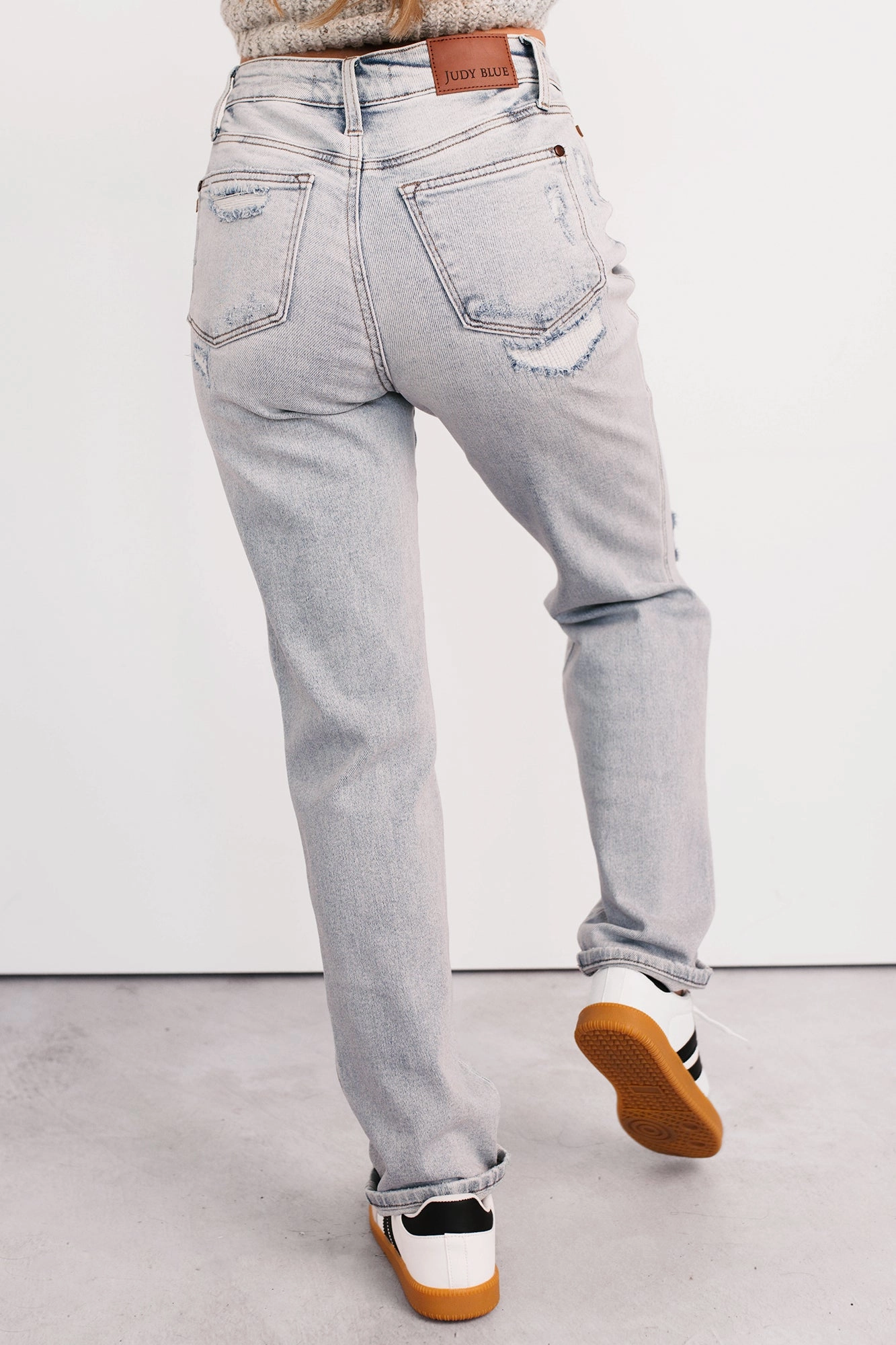 Meadow Mid Rise Judy Blue Boyfriend Jeans (Light) Fit And Easy