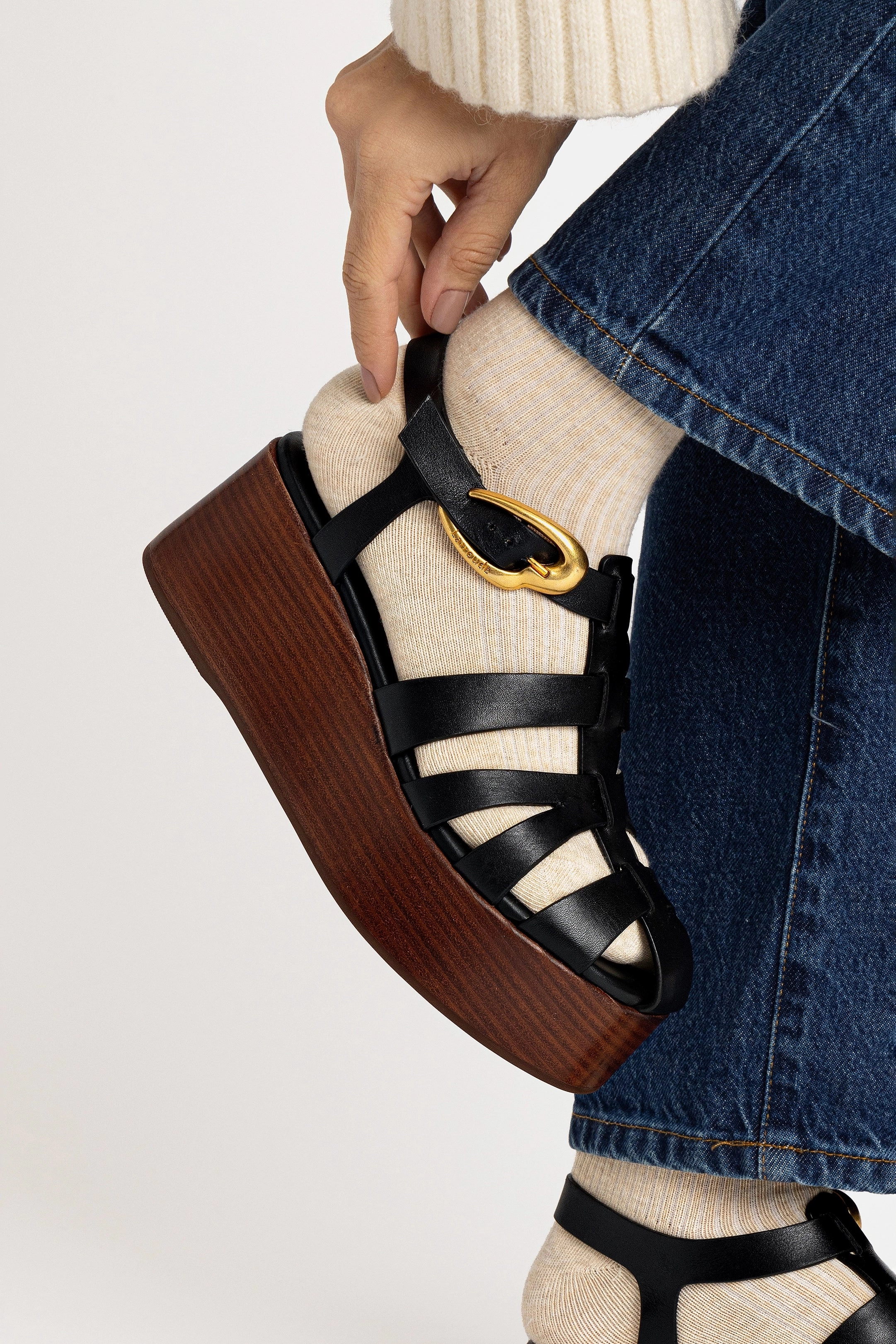 Stevie Verona Flatform Sandal In Black Leather Low Profile