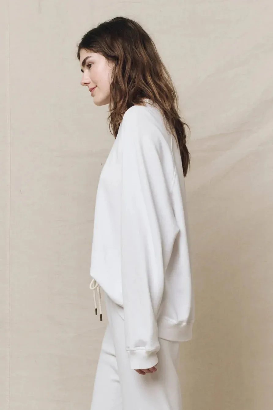 The Slouch Sweatshirt Winter Fashion Must-Have