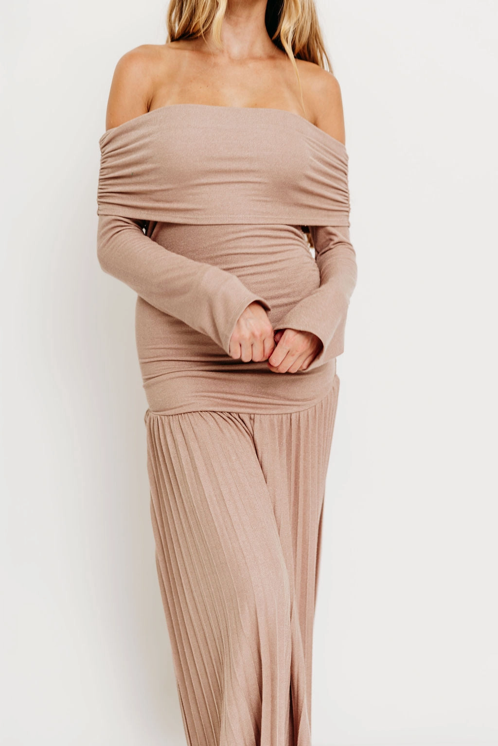 Weekend Casual Vibrant evening gown Lennox Long Sleeve Maxi Dress in Taupe