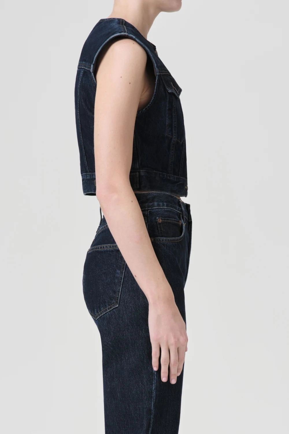 Leo Vest Threat Charity