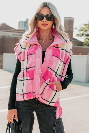 Let It All Go Plaid Fleece Vest (Pink) Sleek Outdoor Look
