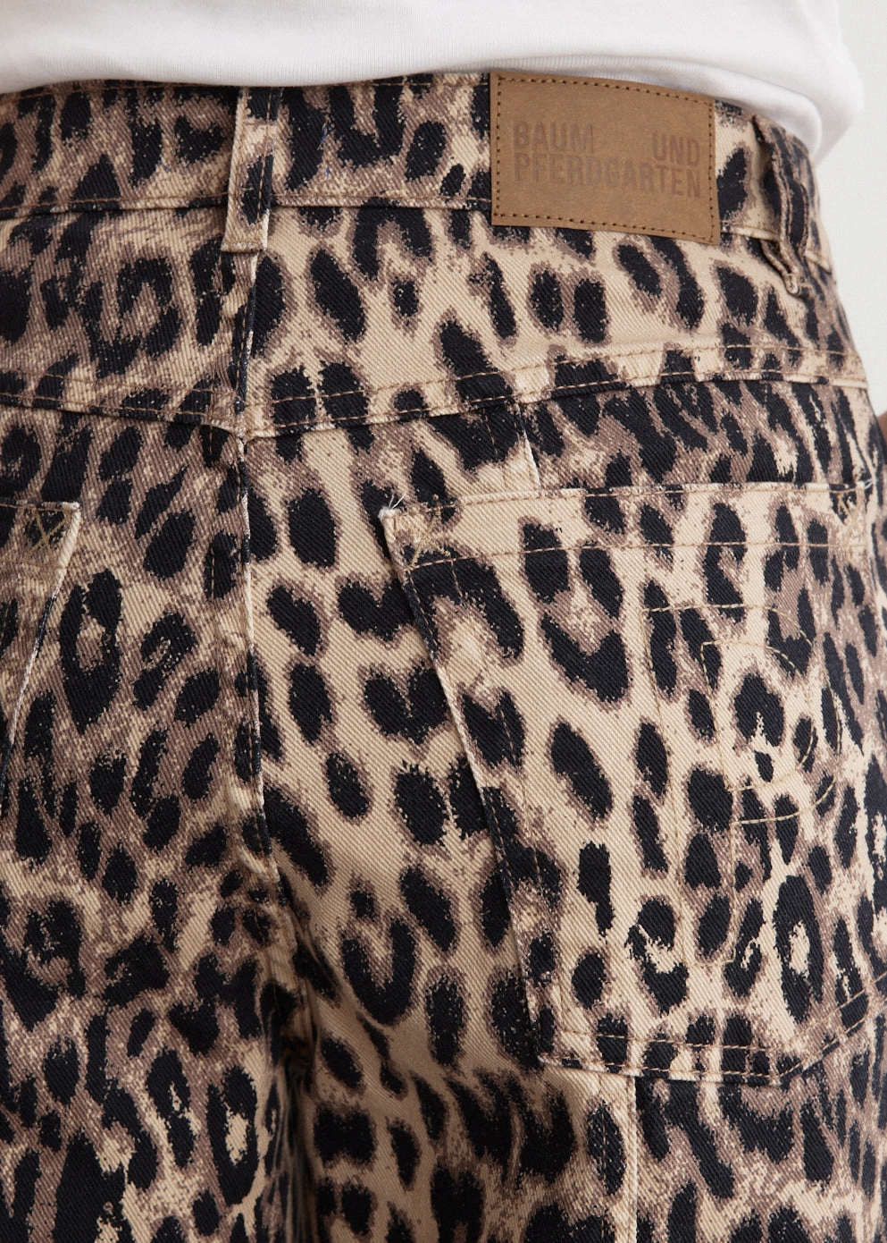 Nara Jeans Casual Style Earthy Rainy Day City Walk